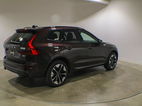 Used 2026 Volvo XC60 B5 Plus w/ Climate Package AWD/4WD image 5