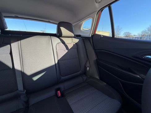Used 2025 Chevrolet Trax LT image 36