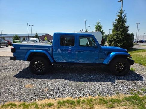 Certified 2023 Jeep Gladiator Overland AWD/4WD image 16