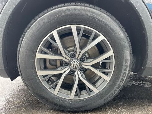 Used 2019 Volkswagen Tiguan SE w/ Panoramic Sunroof Package image 32