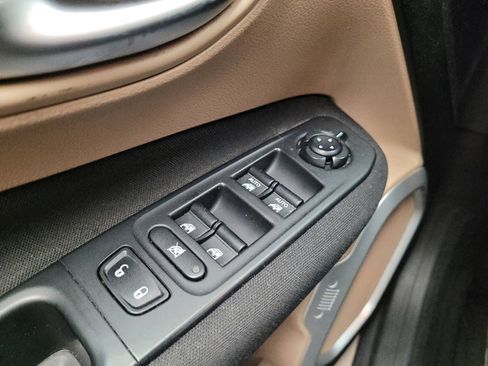 Used 2015 Jeep Renegade Latitude image 27