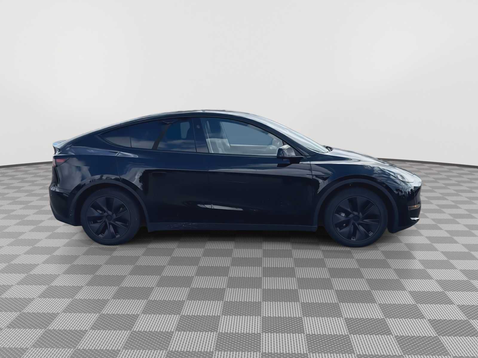 Used 2025 Tesla Model Y Long Range AWD/4WD image 9