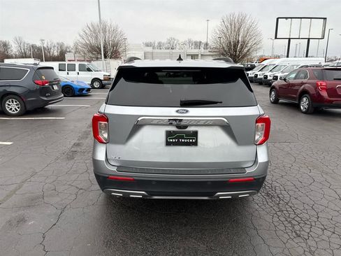 Used 2023 Ford Explorer XLT w/ Equipment Group 202A image 7