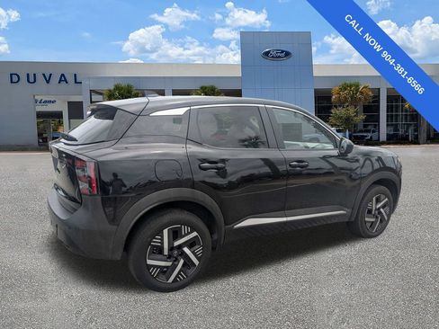 Used 2025 Nissan Kicks SV FWD image 4