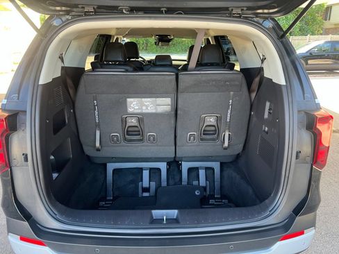 Certified 2025 Kia Carnival LXS FWD image 10