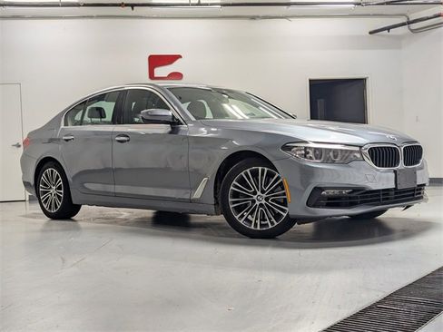 Used 2018 BMW 530i xDrive w/ Premium Package image 2