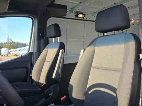 Used 2025 Mercedes-Benz Sprinter 2500 image 22