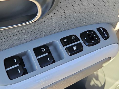 Used 2017 Kia Soul EV + image 18