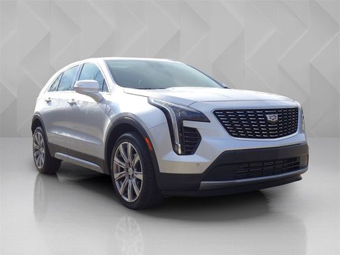 Certified 2022 Cadillac XT4 Premium Luxury w/ Technology Package image 6