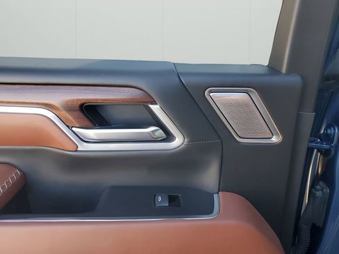 Used 2025 GMC Sierra 2500 Denali Ultimate w/ Max Trailering Package image 18