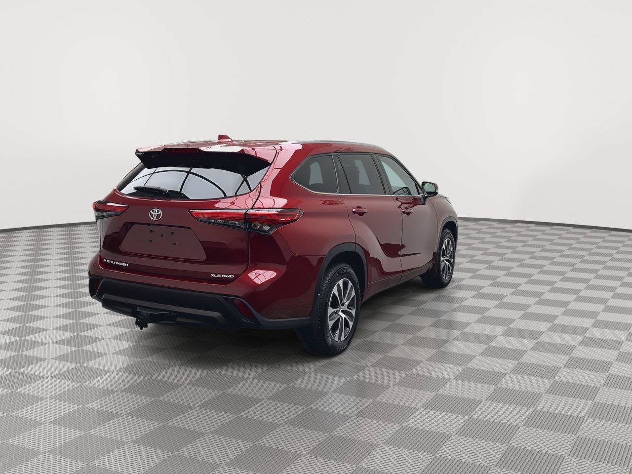 Used 2021 Toyota Highlander XLE AWD/4WD image 41