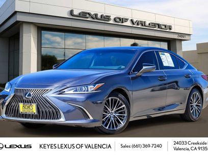 Used 2023 Lexus ES 300h w/ Premium Package