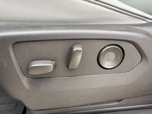 Used 2024 GMC Yukon SLT image 28