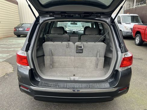 Used 2012 Toyota Highlander AWD w/ Tech Pkg image 11