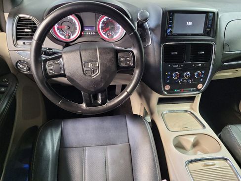 Used 2019 Dodge Grand Caravan SXT FWD image 22