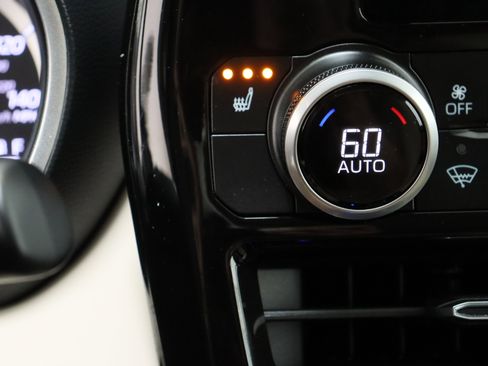 Certified 2025 Toyota Highlander XLE FWD image 22