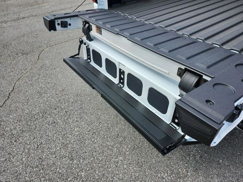 New 2026 GMC Sierra 1500 SLT w/ SLT Premium Plus Package image 9