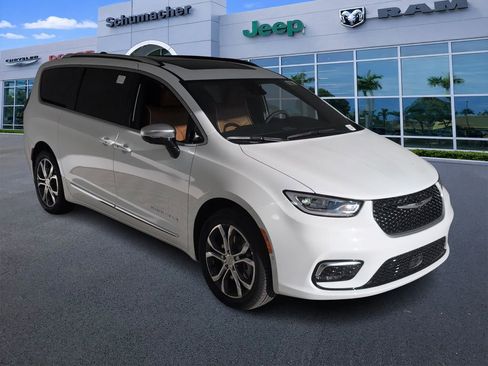New 2025 Chrysler Pacifica Pinnacle w/ Trailer Tow Group image 2