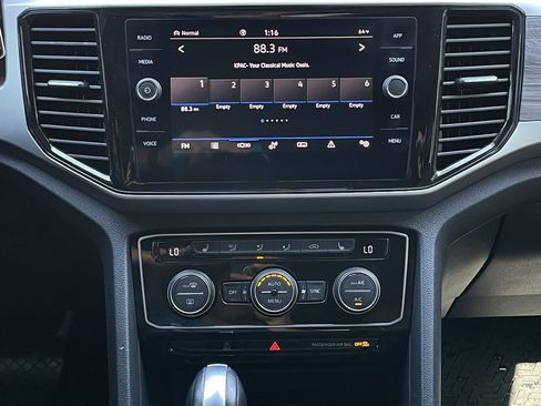 Used 2023 Volkswagen Atlas Cross Sport SE image 19