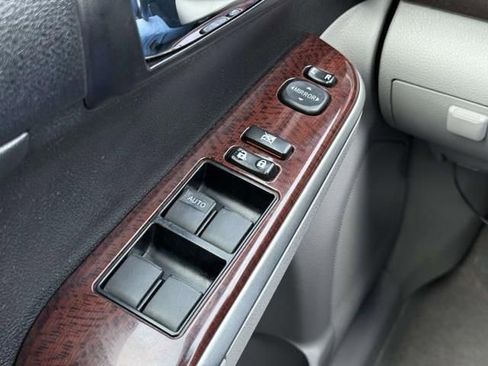 Used 2014 Toyota Camry XLE w/ Leather Package image 16