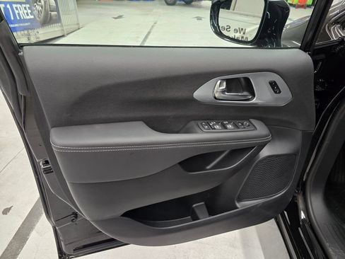 New 2026 Chrysler Pacifica Limited w/ S Appearance Package AWD/4WD image 13