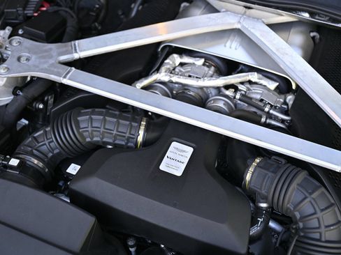 Used 2020 Aston Martin V8 Vantage Coupe RWD image 41
