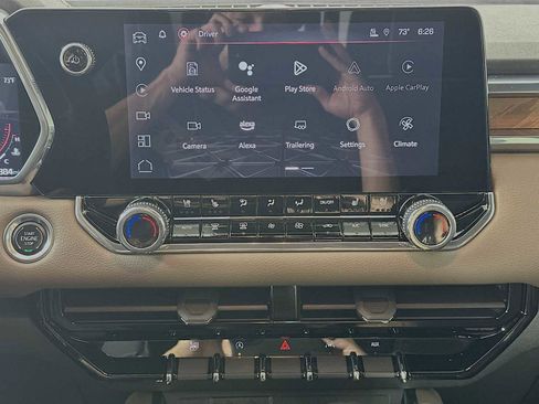 Used 2024 GMC Canyon Denali image 16