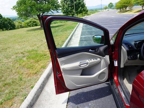Used 2015 Ford C-MAX SE w/ Equipment Group 201A FWD image 19