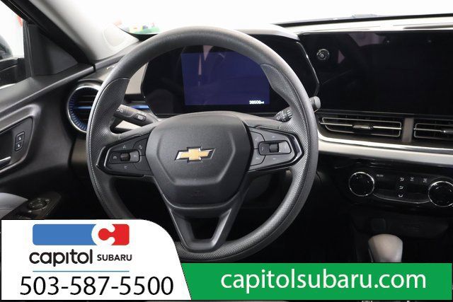 Used 2025 Chevrolet Trax LT FWD image 13