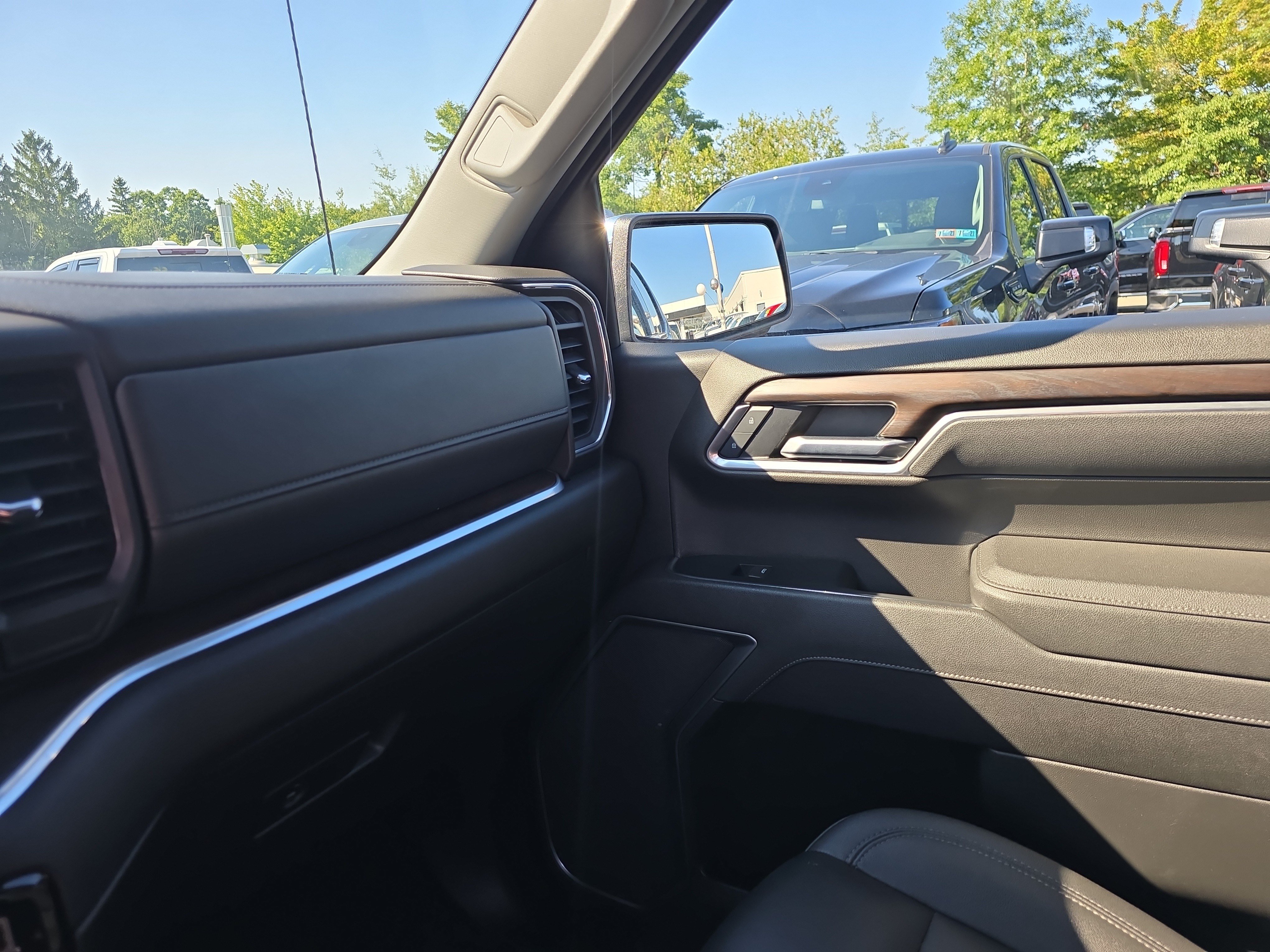 Used 2025 GMC Sierra 1500 SLT AWD/4WD image 36