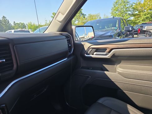 Used 2025 GMC Sierra 1500 SLT AWD/4WD image 36