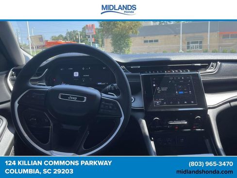 Used 2024 Jeep Grand Cherokee Laredo RWD image 11