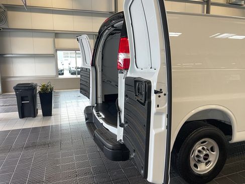 Used 2025 GMC Savana 3500 Extended RWD image 8