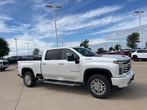 Used 2023 Chevrolet Silverado 2500 High Country w/ Safety Package II image 7
