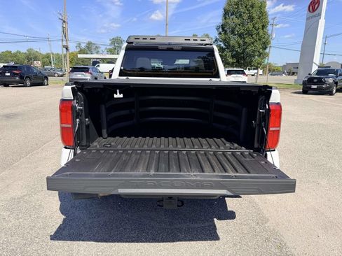 Certified 2025 Toyota Tacoma SR5 AWD/4WD image 15