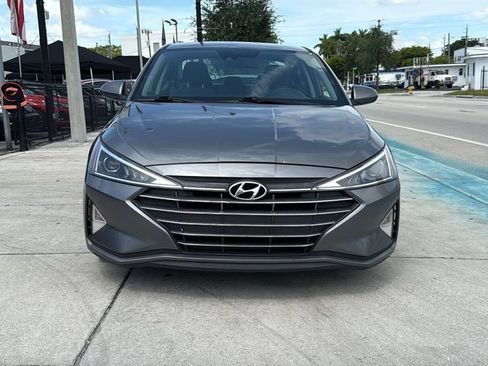 Used 2020 Hyundai Elantra SE FWD image 17