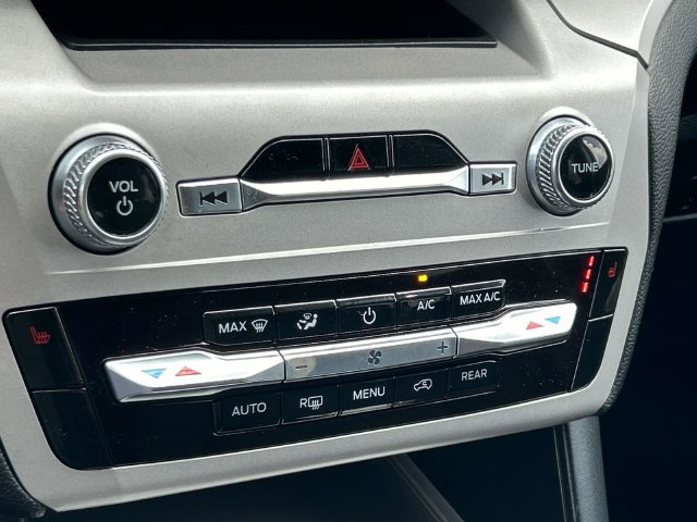 Certified 2023 Ford Explorer XLT RWD image 31