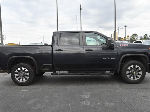 Used 2024 Chevrolet Silverado 2500 Custom w/ Custom Value Package image 16