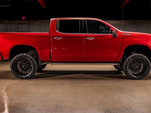 Used 2020 Chevrolet Silverado 1500 High Country w/ Technology Package image 11