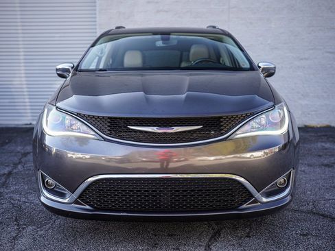 Used 2020 Chrysler Pacifica Limited image 4