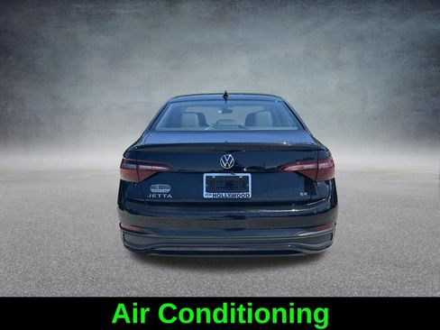 Used 2024 Volkswagen Jetta SE FWD image 6