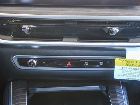 New 2026 BMW X5 M60i w/ Climate Comfort Package image 10