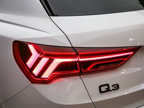 Certified 2025 Audi Q3 2.0T Premium w/ Convenience Package AWD/4WD image 12