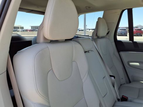Used 2020 Volvo XC90 T6 Momentum AWD/4WD image 16