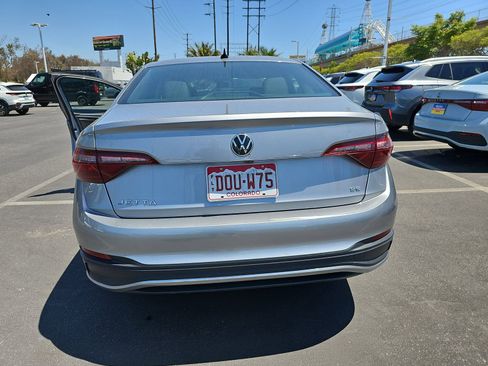 Used 2024 Volkswagen Jetta SE FWD image 11