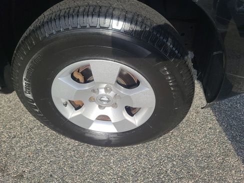 Used 2011 Nissan Pathfinder S image 19