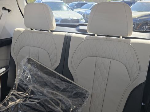 New 2026 BMW ALPINA XB7 AWD/4WD image 12