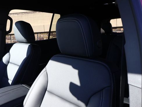 New 2026 Chevrolet Traverse LT image 15