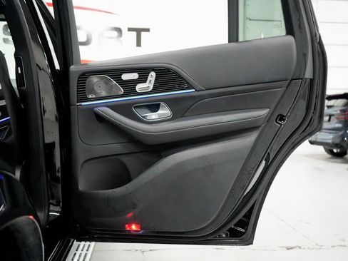 Used 2024 Mercedes-Benz GLS 580 4MATIC image 25