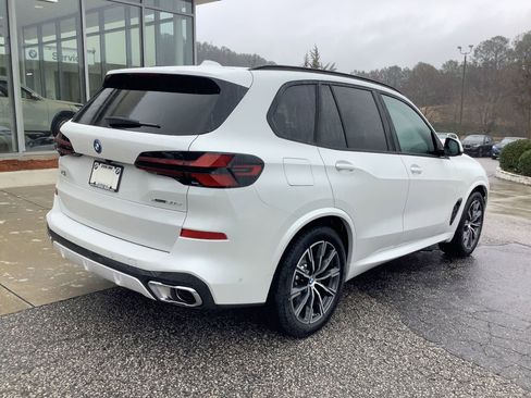 Used 2026 BMW X5 xDrive50e w/ M Sport Package AWD/4WD image 8